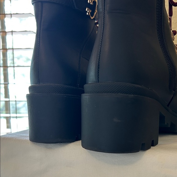 Elegant Black Combat Boots with Burgundy Accents - Picture 5 of 6